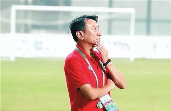 叶辰不禁笑出声来：沃尔特，你还真当我是三岁小孩？我现在放你爸回去，万一他回去搬救兵再来救你，那岂不是给我自己添麻烦吗？说罢，叶辰又道：再说了，我之前就告诉过你，既然你能把王冬雪的爸爸拖下水，那我就能有样学样，把你的爸爸也拖下水，从现在开始，你爸爸也要在这里呆够十年，就当是照顾你的同时，也替你一起赎罪了。